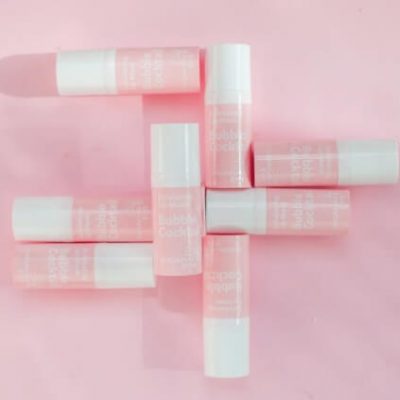 устни